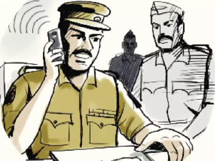 Call from police and six and a half lakhs worth of jewellery stolen | पोलिसांचा कॉल आणि साडे सहा लाखांच्या दागिन्यांवर हात साफ