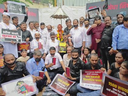 Silent protest in front of Gandhiji's statue in heavy rain at Thane of Mahavikas Aghadi | भर पावसात गांधीजींच्या पुतळ्यासमोर महाविकास आघाडीचे ठाण्यात मूक आंदोलन