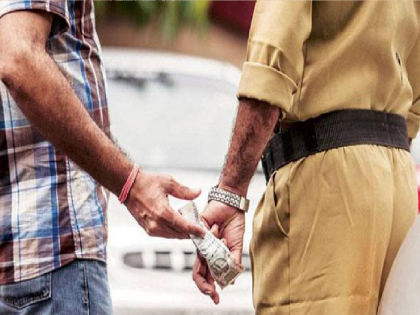 A crime of demanding bribe against a police officer, Thane bribery action | पोलिस कर्मचाऱ्याविरोधात लाच मागितल्याचा गुन्हा, ठाणे लाचलुचपतची कारवाई