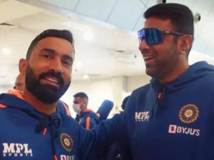 Thank you Ashwin for saving me yesterday, Dinesh Karthik's video at Melbourne airport goes viral  | VIDEO: "काल मला वाचवल्याबद्दल धन्यवाद अश्विन...", मेलबर्न विमानतळावरील कार्तिकचा व्हिडीओ व्हायरल