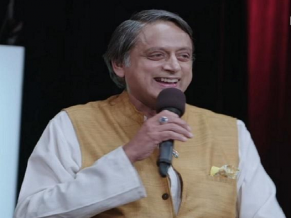 Congress leader Shashi Tharoor uses hard English word to criticize BJP | भाजपवर टीका करण्यासाठी शशी थरुर यांनी वापरला 'हा' इंग्रजी शब्द, वाचून तुम्हीही चक्रावून जाल...