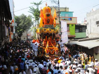 The crowd of devotees for the rathotsav | श्रीरामाचा रथोत्सव, उल्हासीत सारे जळगाव; रथोत्सवासाठी भाविकांची अलोट गर्दी