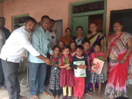 The festival in schools | जळगाव जिल्ह्यात शाळांमध्ये घणघणल्या प्रवेशोत्सवाच्या घंटा