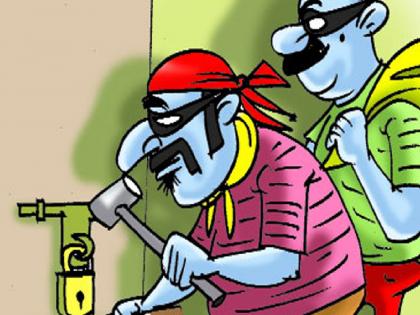 Thieves broke into a flat at Shivaji Peth in Kolhapur in broad daylight | कोल्हापुरात शिवाजी पेठेत चोरट्यांनी भरदिवसा फ्लॅट फोडला, साडेतीन तोळे दागिने लंपास