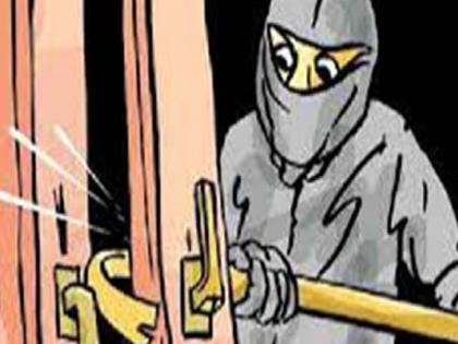 By breaking the lock of the house the worker looted 3.5 lakh in Satara | कामगारानेच घात केला; विक्रेत्याचे साडेतीन लाख लंपास