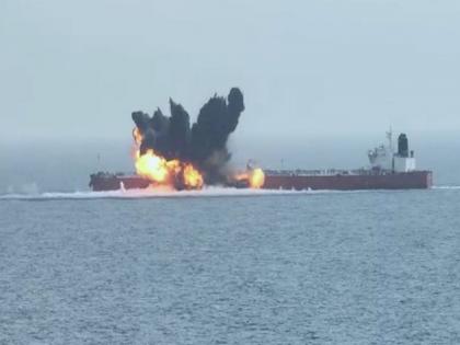 Attack on Ship in Red Sea: British ship attacked, shot and fired rockets in Red Sea; Houthi rebels suspected | लाल समुद्रात ब्रिटिश जहाजावर हल्ला, गोळीबार अन् रॉकेट डागले; हुथी बंडखोरांवर संशय Attack on Ship in Red Sea: British ship attacked, shot and fired rockets in Red Sea; Houthi rebels suspected | लाल समुद्रात ब्रिटिश जहाजावर हल्ला, गोळीबार अन् रॉकेट डागले; हुथी बंडखोरांवर संशय