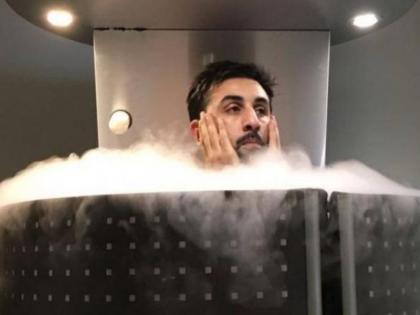 what is cryotherapy benefits of cryotherapy and how to use it | - 100 डिग्री तापमानात विवस्त्र अवस्थेत केली जाते ही थेरपी; सेलिब्रिटी झालेयत क्रेझी!