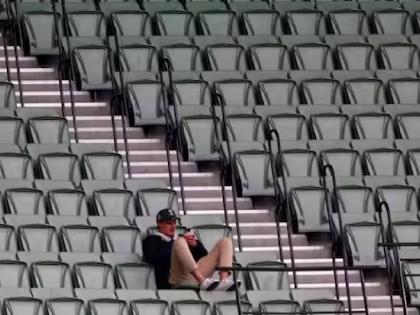 There's so Much Cricket thats why Poor Crowd Attendance During Australia's Clean Sweep of England said that Mike Husseyy   | Mike Hussey: व्यस्त वेळापत्रकामुळेच प्रेक्षकांनी क्रिकेटकडे फिरवली पाठ, माईक हसीचा दावा!