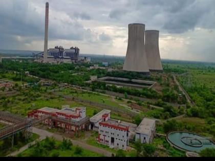 With the shortage of coal and water, electricity generation decreased in Parli | कोळसा आणि पाण्याच्या कमतरतेने परळीत वीज निर्मिती अर्ध्यावर 