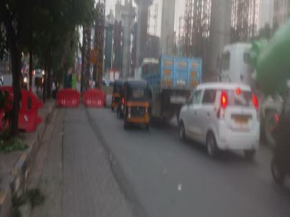 Traffic slowed down due to Metro Pillar |  मेट्रो पिलरमुळे वाहतुकीचा वेग मंदावला