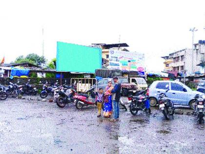 Private vehicles drive in Nagasthane bus station | नागोठणेतील बसस्थानकाला खासगी वाहनांचा विळखा