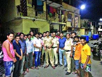 Night patrol of locals to catch thieves | चोरांना पकडण्यासाठी स्थानिकांची रात्रीची गस्त