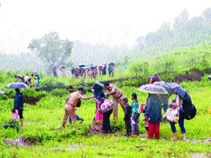 The vision of humanity happened in mahalaxmi express in vangani | ऑपरेशन महालक्ष्मी : माणुसकीचे घडले दर्शन