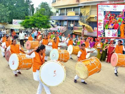 Establishment of 'Ti' Ganapati of Moira | मोरयाच्या जयघोषाने ‘ती’च्या गणपतीची स्थापना Establishment of 'Ti' Ganapati of Moira | मोरयाच्या जयघोषाने ‘ती’च्या गणपतीची स्थापना