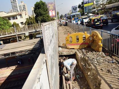 Temporary repair of a hazardous tilak bridge | धोकादायक टिळक पुलाची तात्पुरती दुरुस्ती