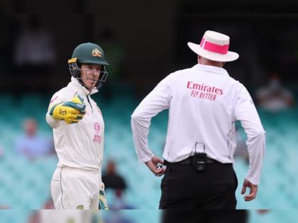 India vs Australia, 3rd Test Day 3 : Angered Tim Paine Vents Frustration at Umpire After DRS Decision Goes in Favour of Cheteshwar Pujara | India vs Australia, 3rd Test : DRSचा निर्णय विरोधात गेला अन् चिडलेल्या टीम पेननं अम्पायरशी हुज्जत घालत अपशब्द वापरले