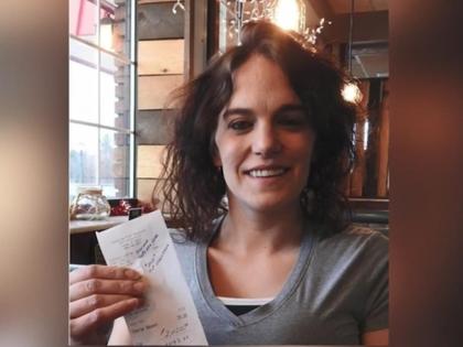 Ohh my god! This Hollywood celebrity gave the waitress a tip of 1 lakh 40 thousand | अरे बापरे! 'या' हॉलीवूड सेलिब्रिटीने वेट्रेसला दिली तब्बल 1 लाख 40 हजारांची टिप