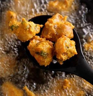 बेधूंद कोसळणाऱ्या पावसात भजी खा पोटभर, ८ टिप्स- तेल न पिता भजी होतील कुरकुरीत खमंग...