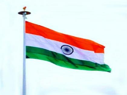 People still have faith in Khadi for tricolor flag, 10 to 15 percent price hike this year | ‘झेंडा’वंदनसाठी ‘खादी’वरच विश्वास, सॅटिनच्या कापडालाही परवानगी; यंदा १० ते १५ टक्के दरवाढ People still have faith in Khadi for tricolor flag, 10 to 15 percent price hike this year | ‘झेंडा’वंदनसाठी ‘खादी’वरच विश्वास, सॅटिनच्या कापडालाही परवानगी; यंदा १० ते १५ टक्के दरवाढ