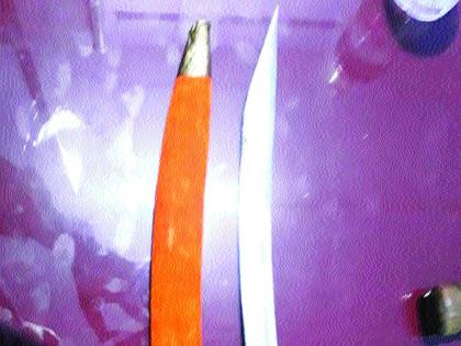 The people who took the sword were arrested from Koparkhairane | तलवार बाळगणाऱ्यास कोपरखैरणेतून अटक