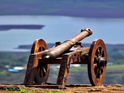 Persian inscription found on cannon at Hadsar Fort, invaluable evidence of history found during conservation campaign | हडसर किल्ल्यावरील तोफेवर सापडला फारसी शिलालेख,संवर्धन मोहिमेदरम्यान मिळाला इतिहासाचा अमूल्य पुरावा Persian inscription found on cannon at Hadsar Fort, invaluable evidence of history found during conservation campaign | हडसर किल्ल्यावरील तोफेवर सापडला फारसी शिलालेख,संवर्धन मोहिमेदरम्यान मिळाला इतिहासाचा अमूल्य पुरावा