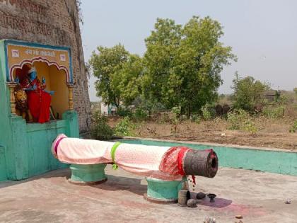 the big cannon on the fort testifies to the splendour of Sangadii | सानगडीच्या वैभवाची साक्ष देते किल्यावरील अजस्त्र ताेफ