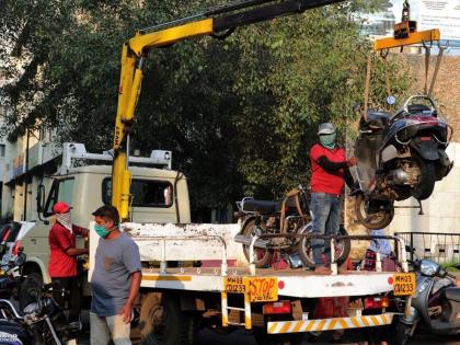 'Towing' took the rickshaw away; Driver serious; In Ulhasnagar, traders expressed their anger | ‘टोइंग’ने रिक्षाला नेले फरफटत; चालक गंभीर; उल्हासनगरात व्यापाऱ्यांकडून संताप व्यक्त