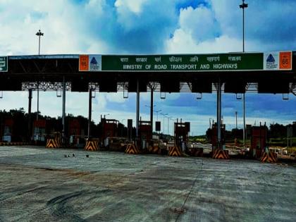 Collection continues at Hativale toll booth in Rajapur despite opposition from citizens | नागरिकांच्या विरोधानंतरही राजापुरातील हातिवले टोलनाक्यावर वसुली सुरू, चाकरमान्यांच्या खिशाला कात्री लागणार 