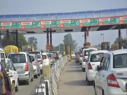 Cross the toll road as many times as you want in a day; what will be the benefit to the common man from the Toll annual pass? | एका दिवसांत किती वेळाही Toll क्रॉस करा; वार्षिक पासमुळे सामान्यांना काय होणार फायदा? Cross the toll road as many times as you want in a day; what will be the benefit to the common man from the Toll annual pass? | एका दिवसांत किती वेळाही Toll क्रॉस करा; वार्षिक पासमुळे सामान्यांना काय होणार फायदा?