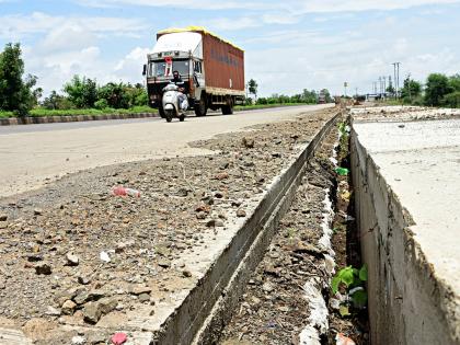 Toll waiver is required till completion of six-lane construction of Kagal Pune National Highway | Kolhapur: सहापदरीकरणाचा घोळ, कसला घेताय टोल; जीव मुठीत धरुन करावा लागतो प्रवास