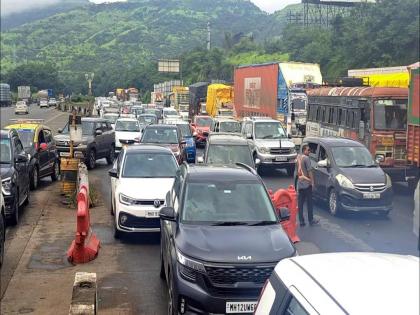 Despite the toll exemption, the mutual toll amount was deducted from the FASTag on the vehicles of Ganesh devotees | टोल माफी असतानाही प्रवाशांच्या खिशाला कात्री; कोकणात जाताना प्रवास विघ्ने