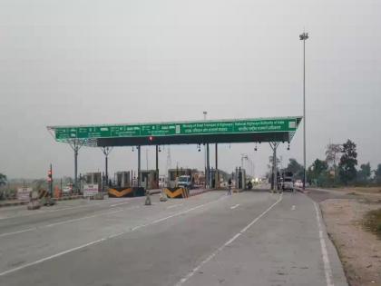 Toll waiver for vehicles going to Konkan, passes will be available on specific roads till September 8 | कोकणात जाणाऱ्या वाहनांना टोलमाफी, ८ सप्टेंबरपर्यंत विशिष्ट रस्त्यांवर मिळणार पास Toll waiver for vehicles going to Konkan, passes will be available on specific roads till September 8 | कोकणात जाणाऱ्या वाहनांना टोलमाफी, ८ सप्टेंबरपर्यंत विशिष्ट रस्त्यांवर मिळणार पास