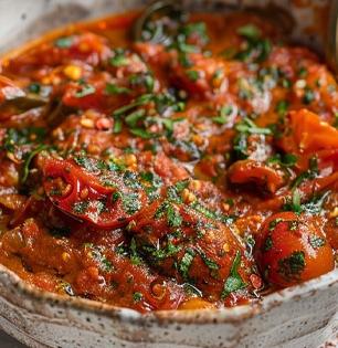 लालचुटूक टोमॅटोचे भरीत एकदा खाऊन पाहा, चव लय भारी! पाहा टोमॅटोच्या भरीताची मस्त रेसिपी...