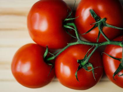 Tomatoes at high prices to consumers; How much price are the actual farmers getting? | ग्राहकांना टोमॅटो चढ्या दराने; प्रत्यक्ष शेतकऱ्यांना किती भाव मिळतोय? वाचा