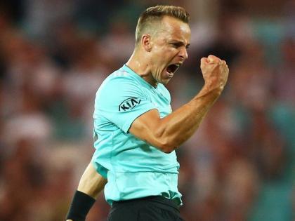 Surrey's Tom Curran takes hat-trick as Glamorgan are skittled for the lowest score in English T20 history | ट्वेंटी-20 क्रिकेटमध्ये संपूर्ण संघ 44 धावांत तंबूत; इंग्लंडच्या गोलंदाजाची हॅटट्रिक