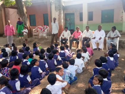 Teachers' Dandi in the Gandhi Jayanti program at Mongapur | तोंडापूर येथे गांधी जयंती कार्यक्रमास शिक्षकांची दांडी