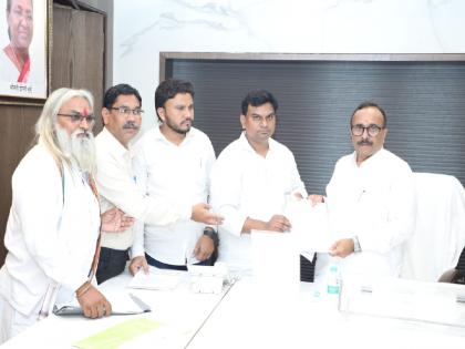 OBC organization delegation met Minister, Secretary Discussion on Student's Hostel and Swadhar Yojana |  ओबीसी संघटनेचे शिष्टमंडळ मंत्री, सचिवांना भेटले; विद्यार्थ्याचे वसतीगृह व स्वाधार योजनेवर चर्चा