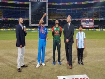 Rohit won the toss, India's first bowling | रोहितने नाणेफेक जिंकली, भारताची प्रथम गोलंदाजी 