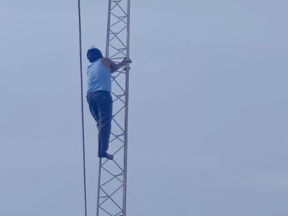 I will commit suicide by jumping Crippled youth climbs mobile tower Incidents in Khed Taluka | 'मी उडी मारून आत्महत्या करेल...' अपंग तरूण चढला मोबाईल टॉवरवर; खेड तालुक्यातील घटना