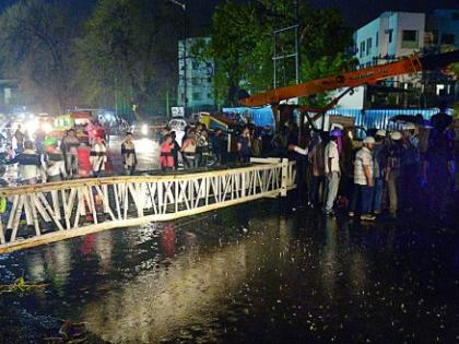 Tower crane collapsed in Jayprakashanagar of Nagpur | नागपूरच्या जयप्रकाशनगरात मेट्रोची टॉवर क्रेन कोसळली