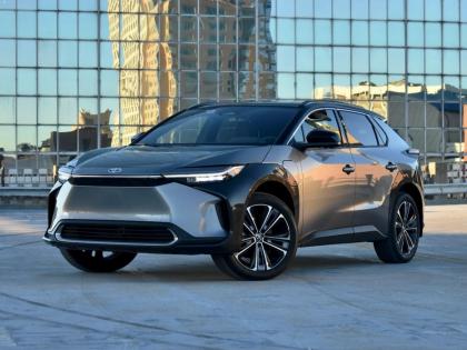 Toyota bZ4X Electric SUV India Launch : Electric SUV will come not from Maruti, but from a world biggest friend; Will compete with Tata, Hyundai, Kia | Toyota bZ4X Electric SUV India Launch : मारुतीची नाही, पण बलाढ्य मित्राची इलेक्ट्रीक एसयुव्ही येणार; टाटा, ह्युंदाई, कियाला टक्कर देणार