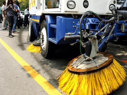 Mumbai east freeway will be shiny every day with a mechanical sweeper | यांत्रिकी झाडूने पूर्व मुक्त मार्ग रोज होणार चकाचक