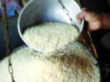 'Connection' of ration rice confiscation in villages! |  रेशन तांदूळ जप्तीचे ‘कनेक्शन’ गावोगावी!