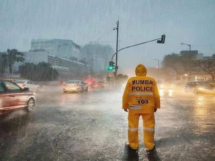 Video: Salute Mumbai Police! Supriya Sule shared a photo of the police serving in the storm | Video : सॅल्यूट मुंबई पोलीस! सुप्रिया सुळेंनी वादळी पावसात सेवा देणाऱ्या पोलिसाचा फोटो शेअर अन् म्हणाल्या 