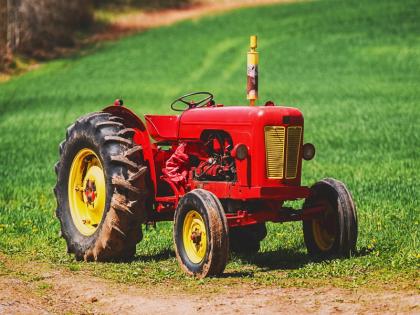 The tractor overturned after losing control; Farmer dies on the spot, incident in Ambegaon taluka | ताबा सुटल्याने ट्रॅक्टर पलटी; शेतकऱ्याचा जागीच मृत्यू, आंबेगाव तालुक्यातील घटना