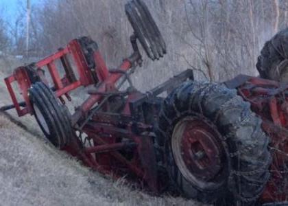 Due to suppressing the farmer's tractor in Chinchol | चिंचोल येथील शेतकऱ्याचा ट्रॅक्टरखाली दबल्याने मृत्यू