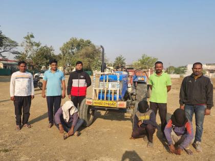 three booked for sand transportation without royalty; 9.15 lakh sand seized with tractor trolley | विना रॉयल्टी वाळू वाहतूक भोवली; तिघांविरुद्ध गुन्हा दाखल