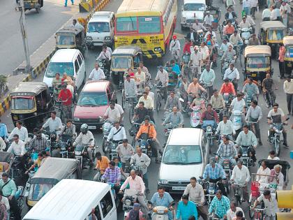 Saiyan - Streets of traffic police on the rise of traffic police on Panvel highway | सायन - पनवेल महामार्गावर वाढली वाहतूककोंडी, वाहतूक पोलिसांची तारेवरची कसरत