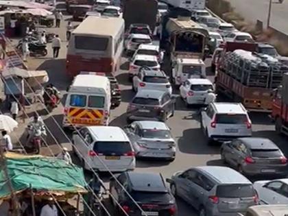 Traffic jam again on Nashik-Pune highway; Ambulance stuck, traffic stopped for 2 hours | नाशिक-पुणे महामार्गावर पुन्हा ट्रॅफिक जाम; रुग्णवाहिका अडकली, २ तासांपासून वाहतूक ठप्प Traffic jam again on Nashik-Pune highway; Ambulance stuck, traffic stopped for 2 hours | नाशिक-पुणे महामार्गावर पुन्हा ट्रॅफिक जाम; रुग्णवाहिका अडकली, २ तासांपासून वाहतूक ठप्प