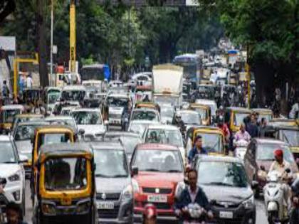 The 'surcharge' of traffic congestion over passengers | वाहतूककोंडीचा ‘सरचार्ज’ प्रवाशांच्या माथी